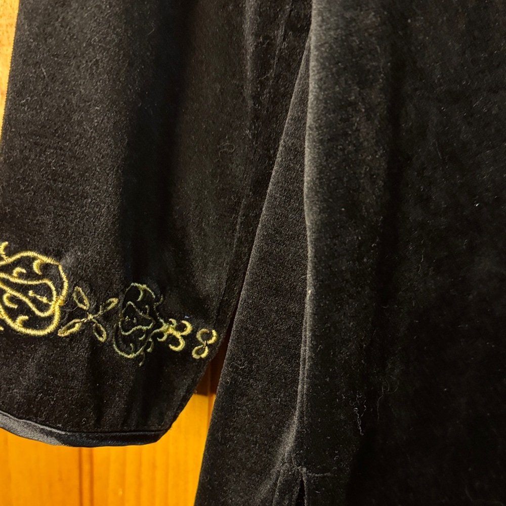 Susan Bristol Black Top with Gold Detailing - Picture 4 of 6